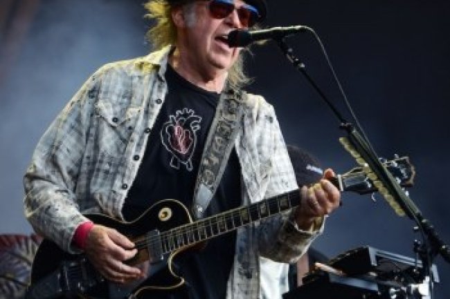 Neil Young - The Essential (2023)